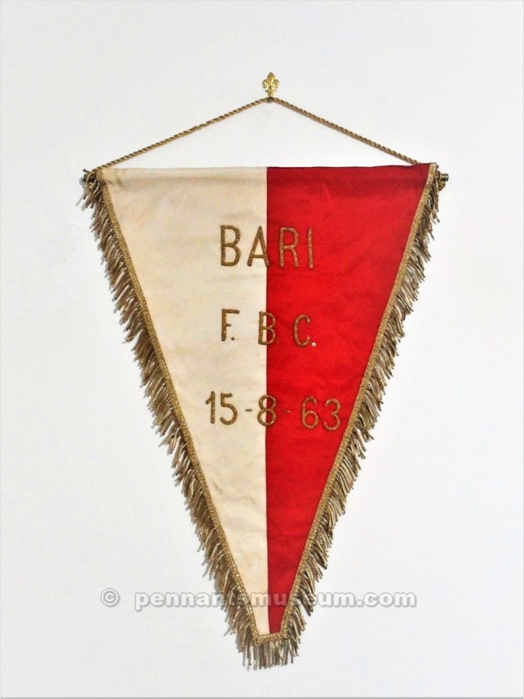 Embroidered pennant swapped between captains before the friendly match Luzern vs Bari played on the 15th August 1963