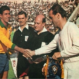 Pennants exchange before the RIMET World Cup 1962 match Brazil vs Czechoslovakia