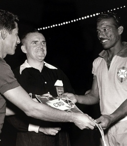 Gagliardetto-del-Brasile-utilizzato-in-un-incontro-giocato-nel-1957