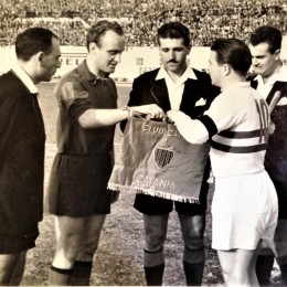 Exchange of pennant before the friendly match Catania vs Honved playen on the 16th December 1956. Picture is coming from collection of Mr. COCUZZA