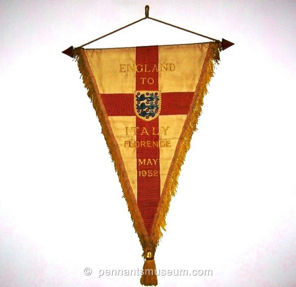 Embroidered pennant of the match Italy vs England played in 1952