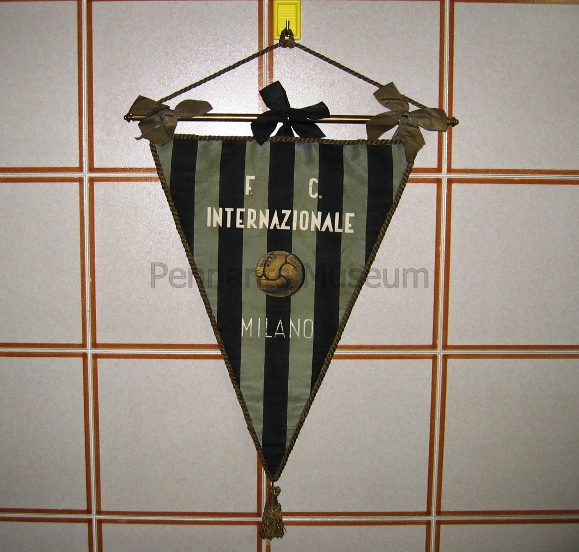 INTER: Gagliardetto utilizzato dalla squadra nerazzurra agli inizi degli anni ’50