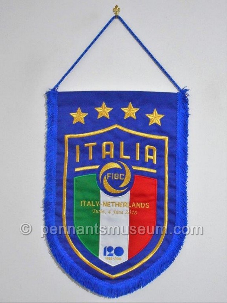 Italia – Olanda 2018. Gagliardetto con stemma del 120° anniversario della FIGC