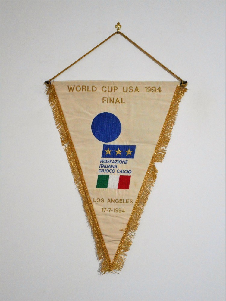 Gagliardetto ricamato della partita finale della coppa del mondo FIFA Italia vs Brasile giocata a Pasadena / Los Angeles il 17 luglio 1994