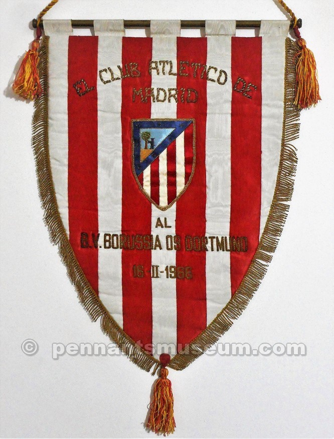 Embroidered pennant of the match Atletico de Madrid vs Borussia Dortmund played on the 16th February 1966
