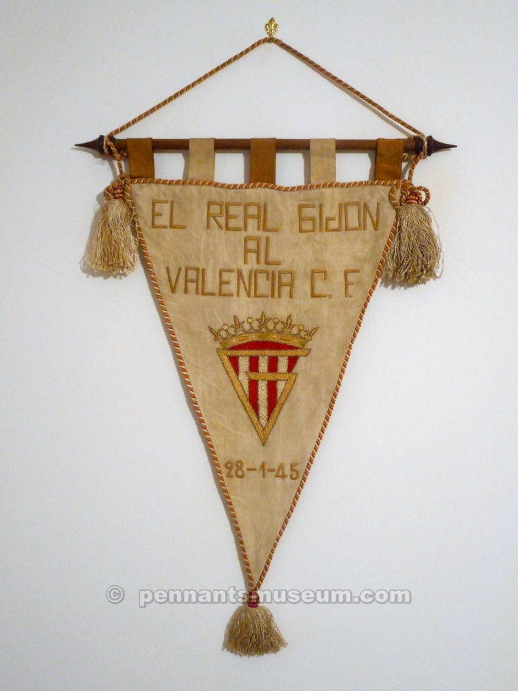 Gagliardetto ricamato della partita Real Gijon vs Valencia giocata nel 1945