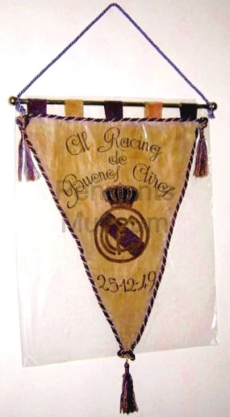 Embroidered pennant presented to Racing of Buenos Aires in 1949 - Real Madrid