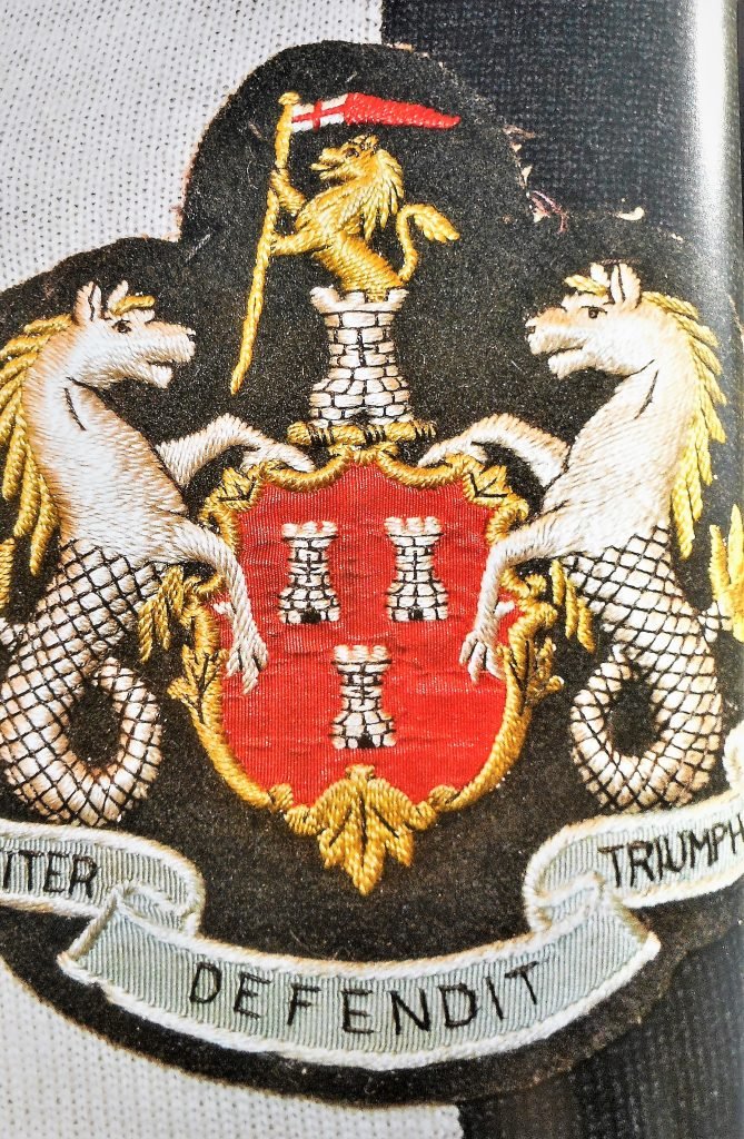 Particolare dello stemma apposto sulle maglie del Newcastle negli anni ’10 (Fonte “The Beautiful badge”)
