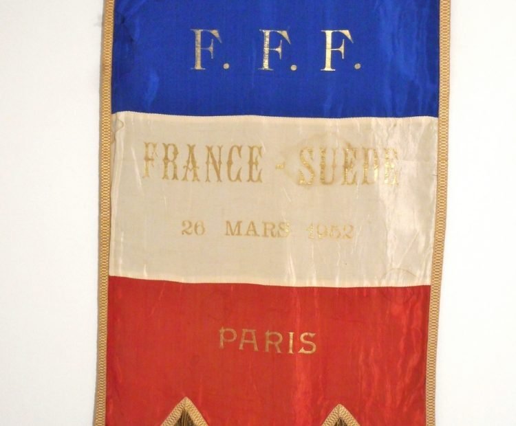Stendardo stampato della partita Francia-Svezia giocata nel 1952