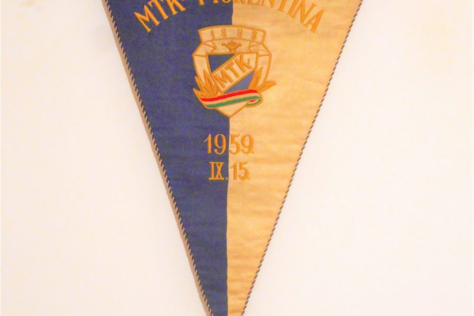 Gagliardetto ricamato della partita MTK-Fiorentina disputata nel 1959