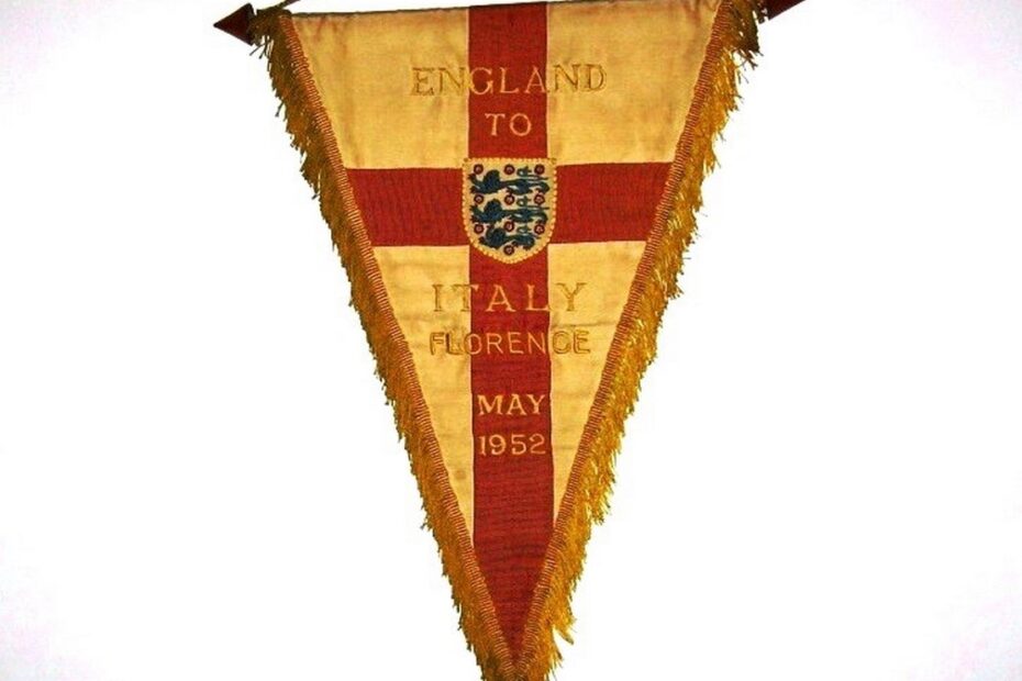 Embroidered pennant of the match Italy vs England played in 1952