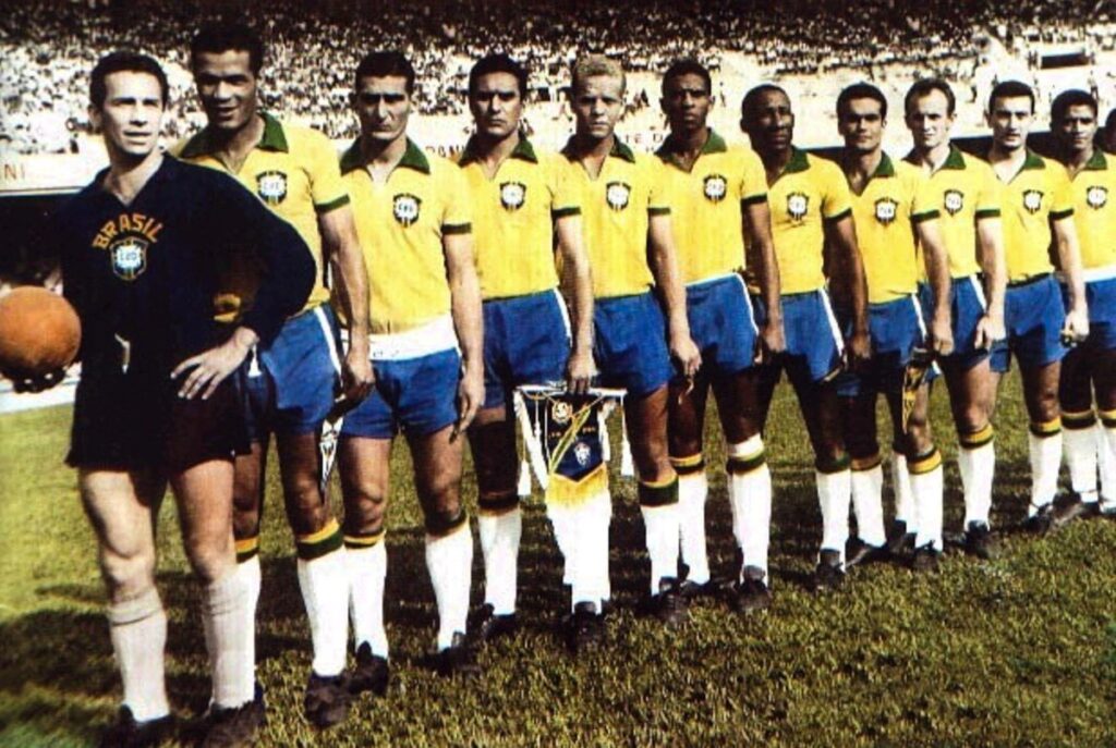 Il Brasile schierato prima dell’inizio dell’amichevole con l’Uruguay nel 1965