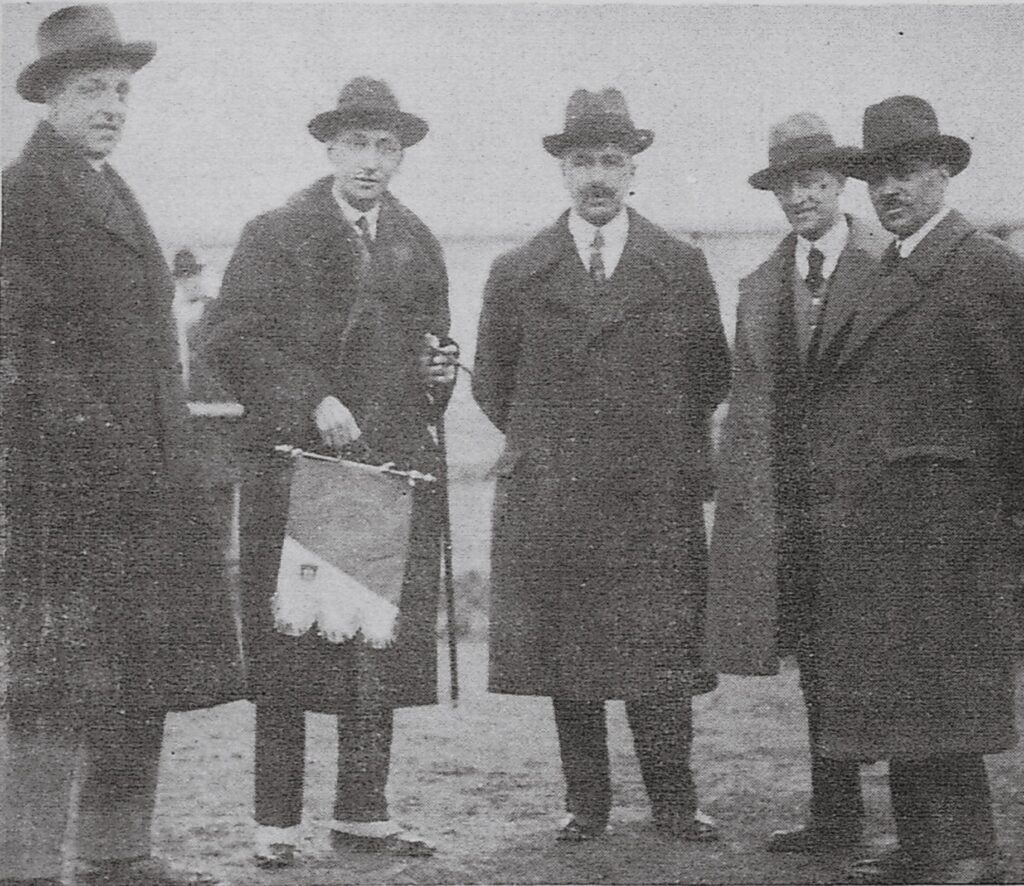 Consegna del gagliardetto della Reggiana al Presidente del Modena prima di Reggiana – Modena giocata nel 1925