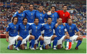 Gli azzurri schierati prima dell’incontro con la Svezia agli Europei 2004