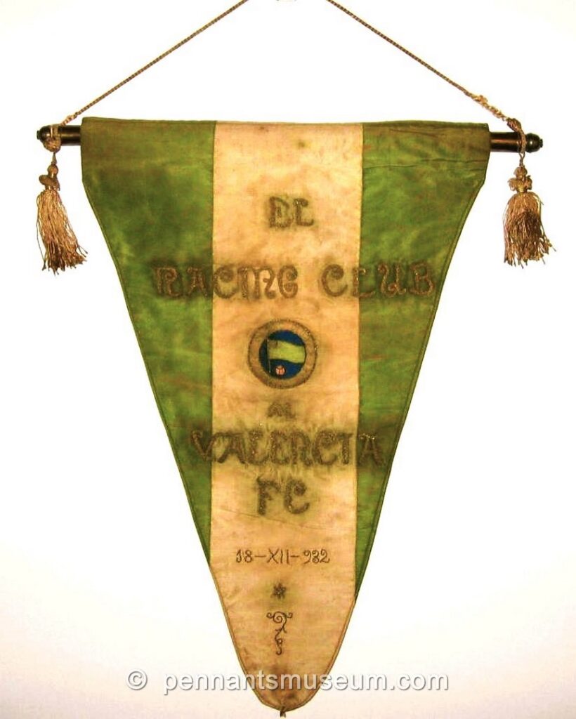 Embroidered pennant of the match Real Santander vs Valencia played in 1932